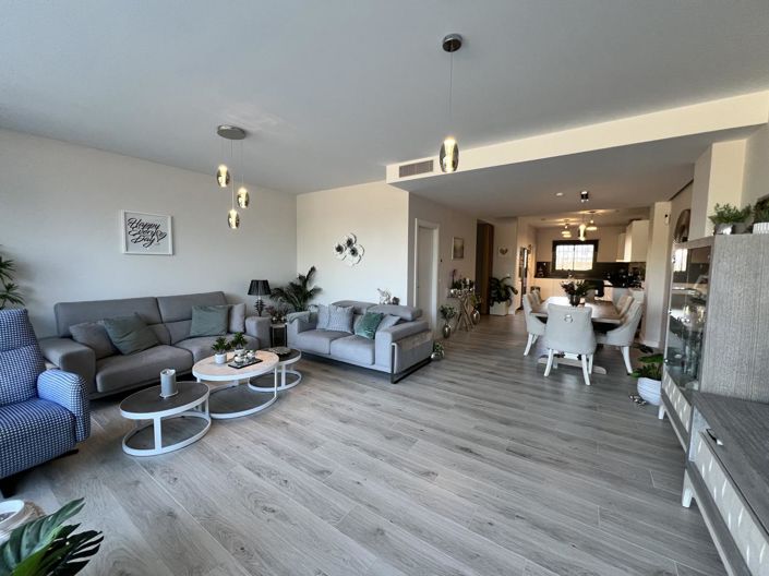 Image No.8-4 Bed Property for sale