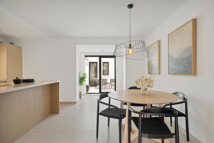 Image No.10-2 Bed Property for sale