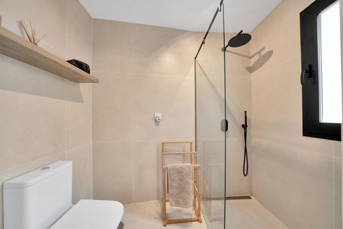 Image No.13-2 Bed Property for sale