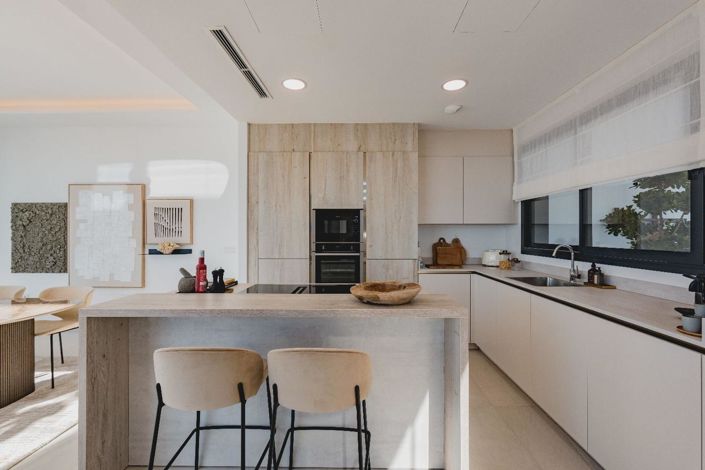 Image No.3-4 Bed Property for sale