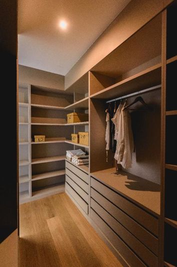 Image No.4-4 Bed Property for sale