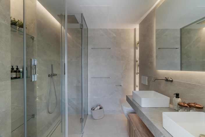 Image No.12-3 Bed Property for sale