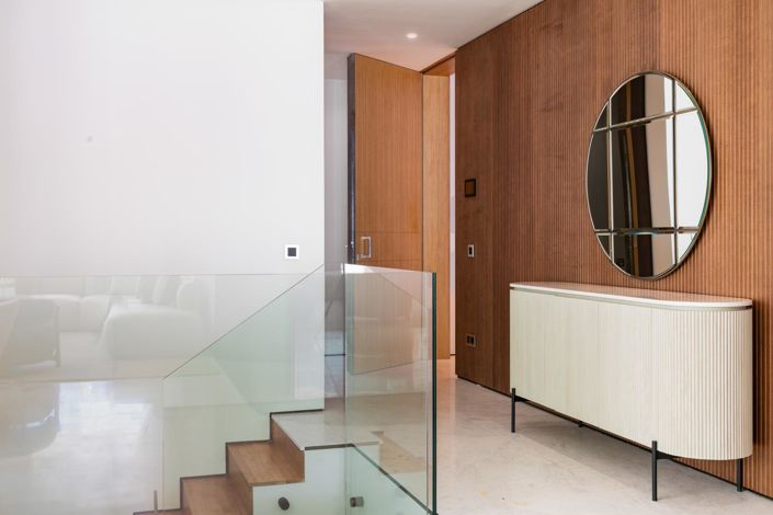 Image No.2-4 Bed Property for sale