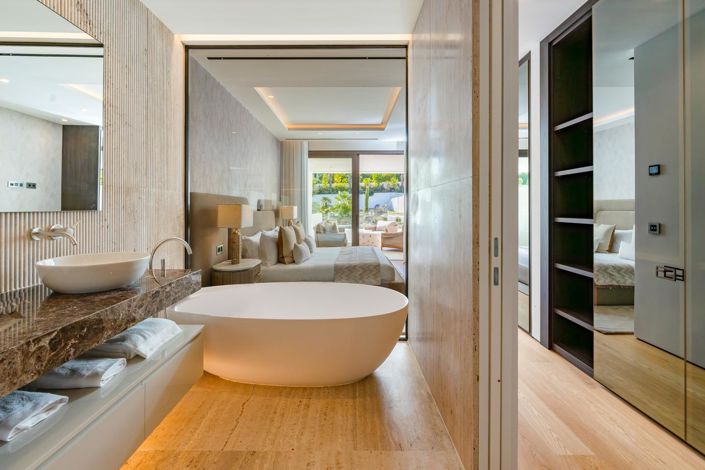 Image No.26-4 Bed Property for sale