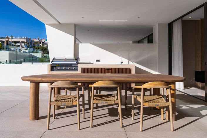 Image No.32-4 Bed Property for sale