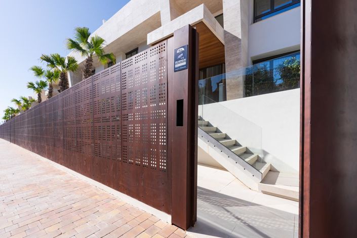 Image No.43-4 Bed Property for sale