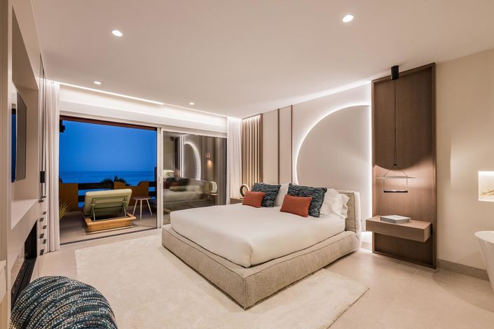 Image No.30-4 Bed Property for sale