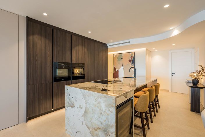 Image No.6-4 Bed Property for sale