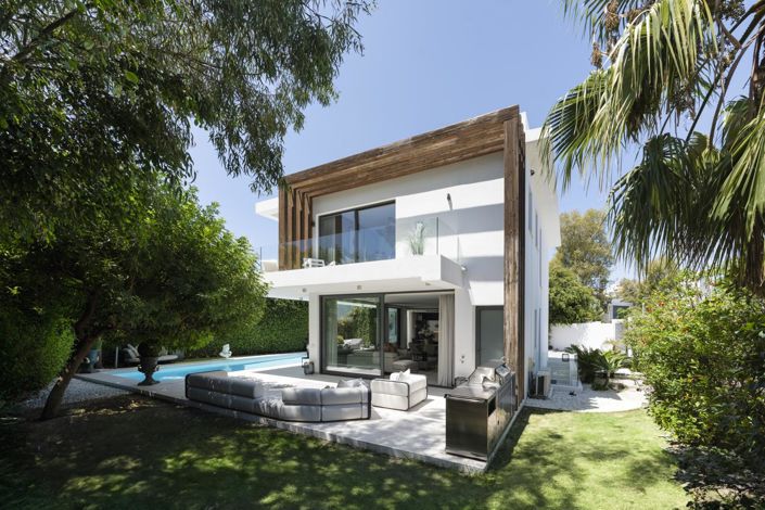 Image No.1-4 Bed Property for sale