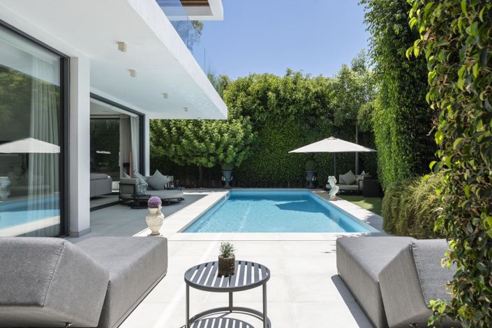 Image No.30-4 Bed Property for sale