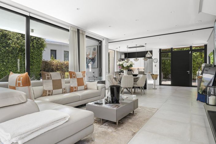 Image No.6-4 Bed Property for sale