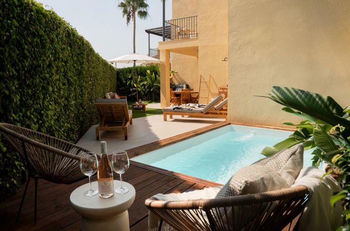 Image No.1-4 Bed Property for sale