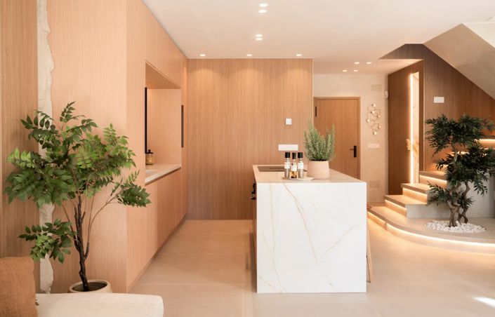 Image No.4-4 Bed Property for sale