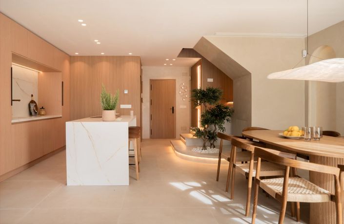 Image No.8-4 Bed Property for sale