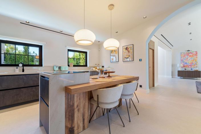 Image No.13-5 Bed Property for sale