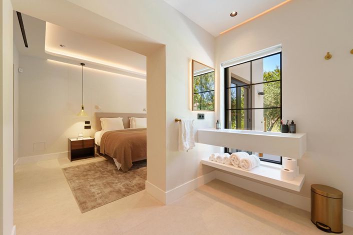 Image No.32-5 Bed Property for sale