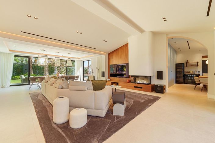 Image No.7-5 Bed Property for sale