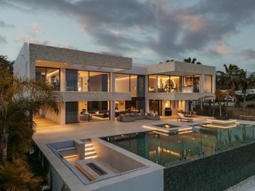 4 Bed Property for sale