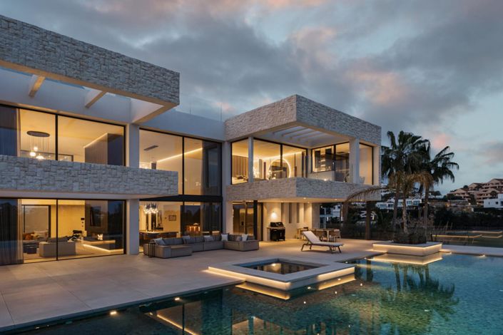 Image No.48-4 Bed Property for sale