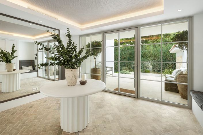 Image No.18-6 Bed Property for sale