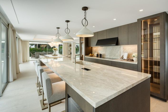 Image No.19-6 Bed Property for sale