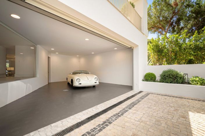 Image No.27-6 Bed Property for sale