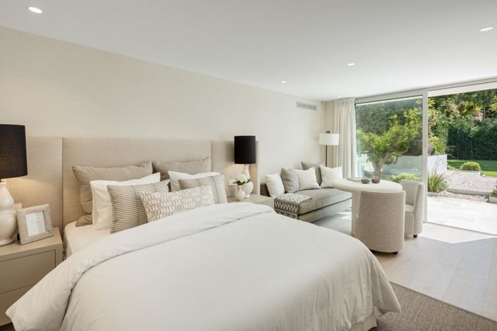 Image No.9-6 Bed Property for sale