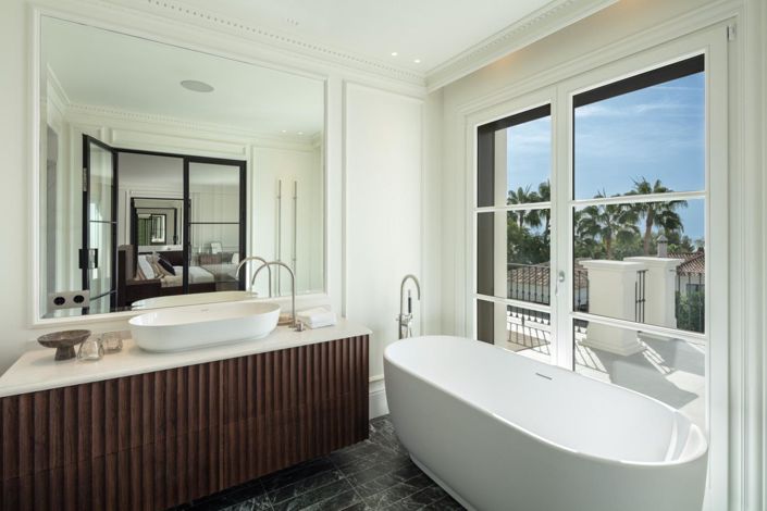 Image No.23-6 Bed Property for sale