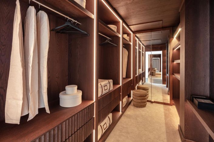 Image No.31-6 Bed Property for sale