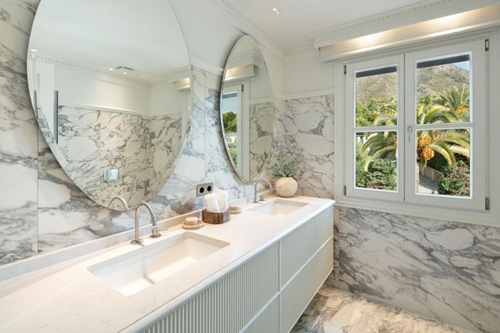 Image No.8-6 Bed Property for sale