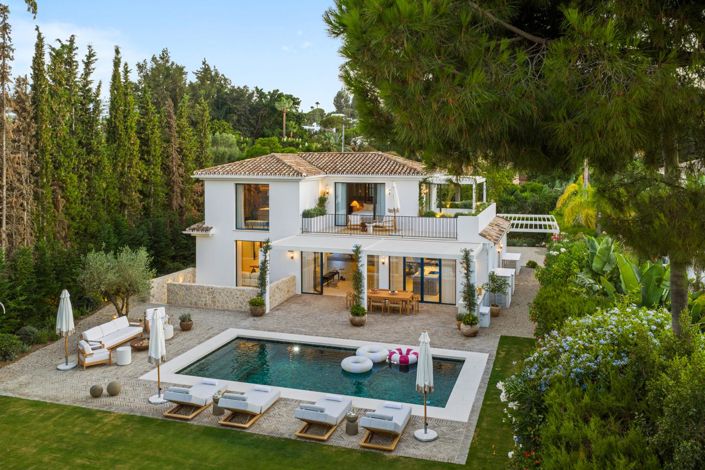 Image No.1-4 Bed Property for sale