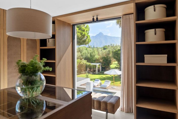 Image No.10-4 Bed Property for sale