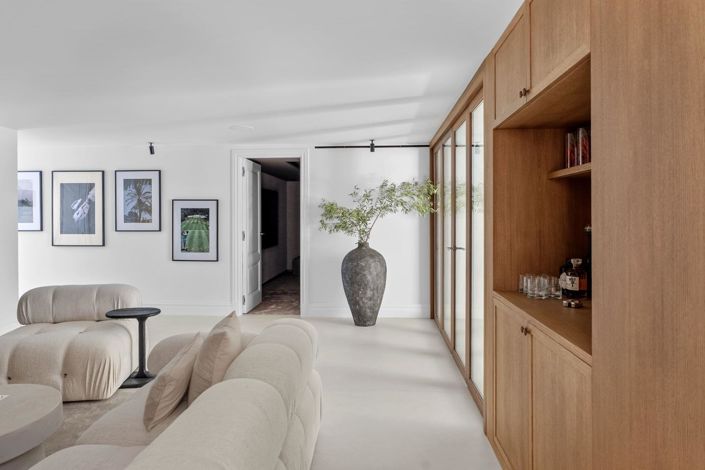 Image No.17-4 Bed Property for sale