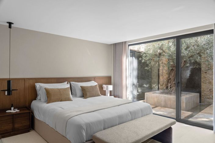 Image No.2-4 Bed Property for sale