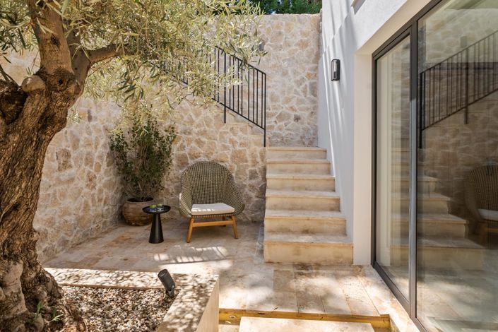 Image No.40-4 Bed Property for sale