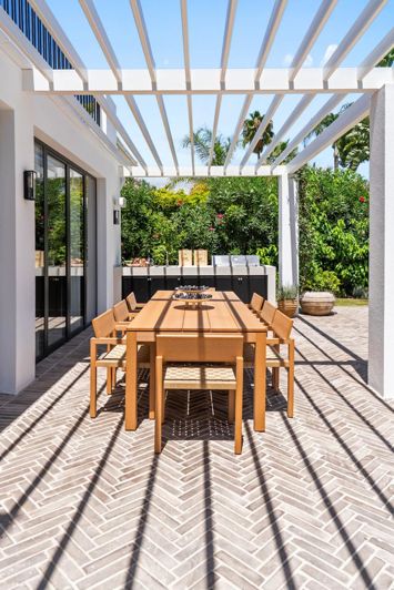 Image No.6-4 Bed Property for sale