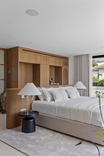 Image No.7-4 Bed Property for sale