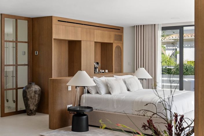 Image No.8-4 Bed Property for sale