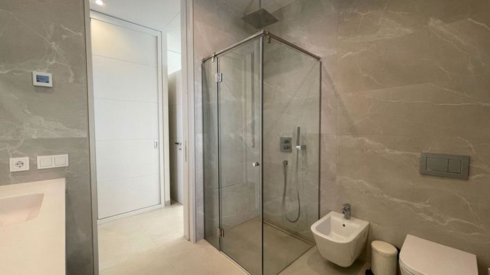 Image No.25-5 Bed Property for sale