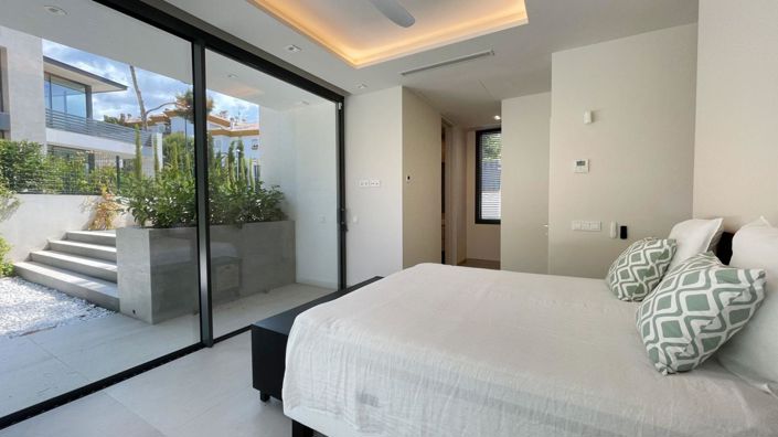 Image No.5-5 Bed Property for sale