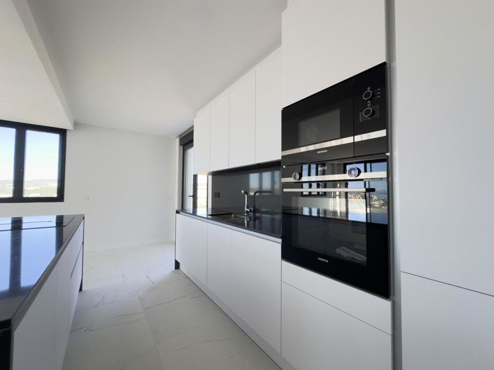 Image No.14-2 Bed Property for sale