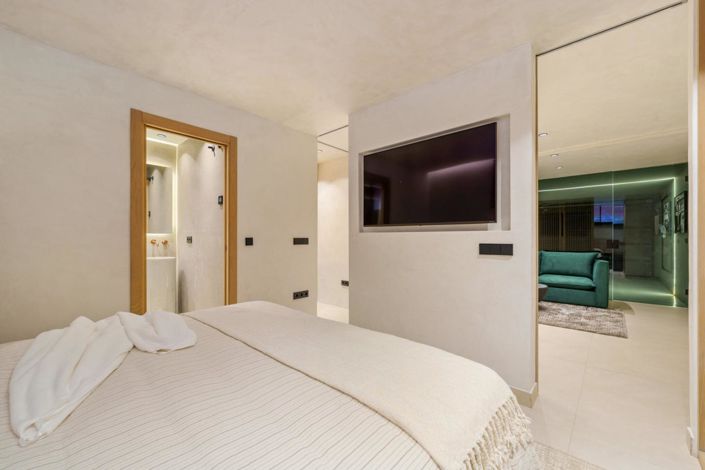 Image No.10-4 Bed Property for sale