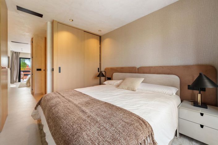 Image No.13-4 Bed Property for sale