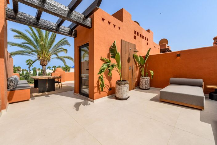 Image No.49-4 Bed Property for sale