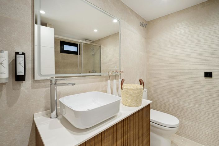 Image No.19-5 Bed Property for sale