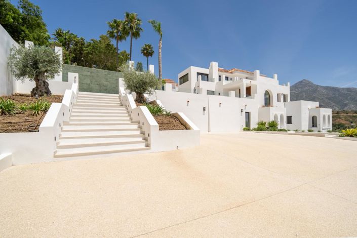 Image No.32-5 Bed Property for sale