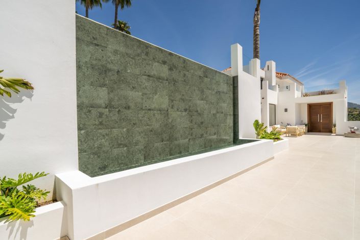 Image No.35-5 Bed Property for sale