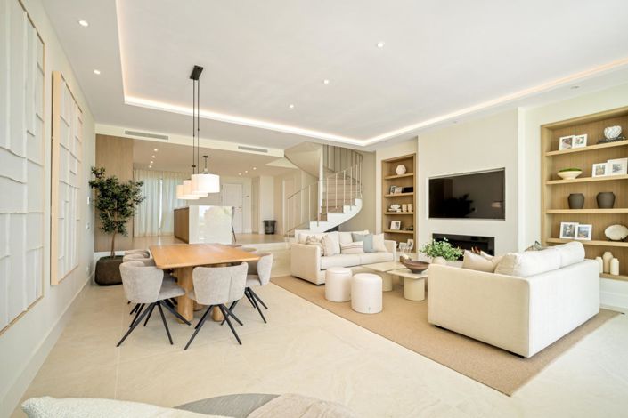 Image No.12-4 Bed Property for sale