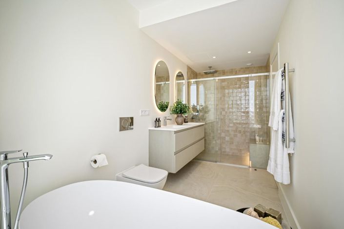 Image No.23-4 Bed Property for sale