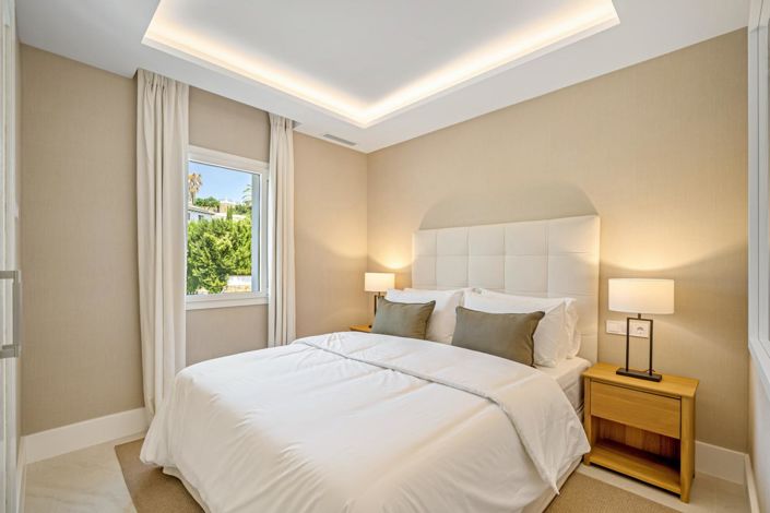 Image No.24-4 Bed Property for sale